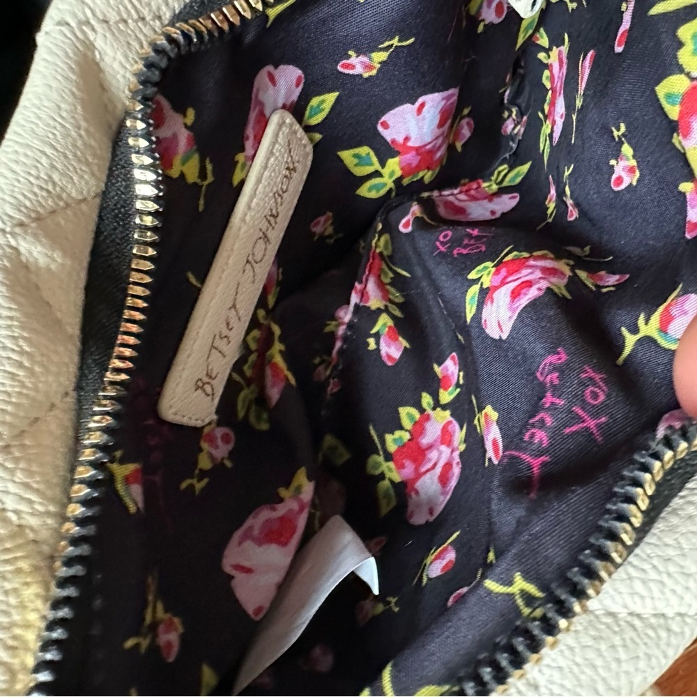Betsey Johnson Dog Quilted Crossbody Bag - Picture 9 of 9